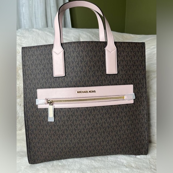 Beautiful and Authentic MICHAEL KORS Bag🤩 - Picture 1 of 1